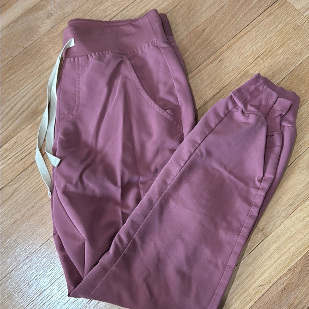 FIGS Rose Pink Jogger Scrubs - limited edition!’